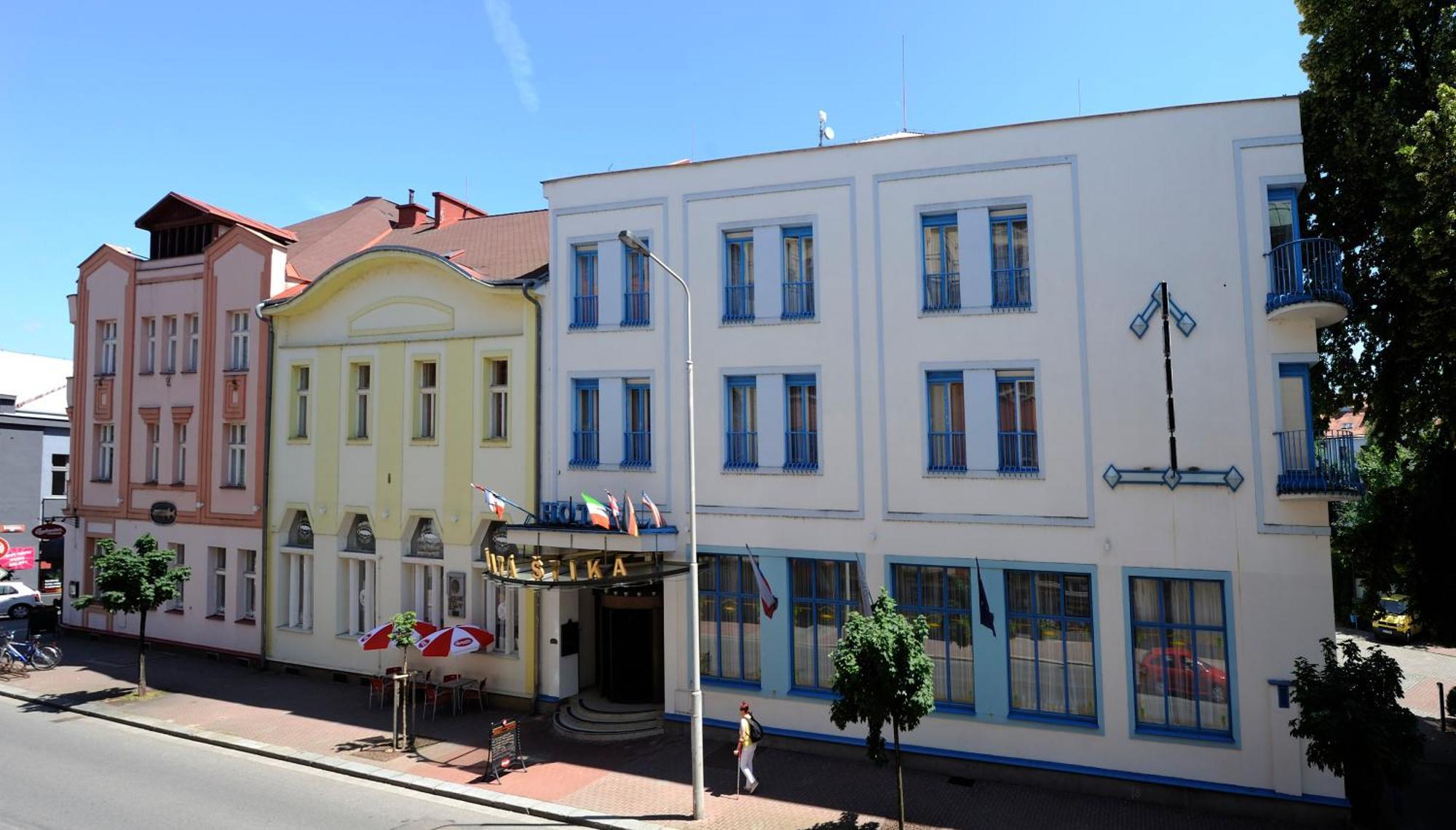 Hotel Zlatá Štika Pardubice Exterior foto